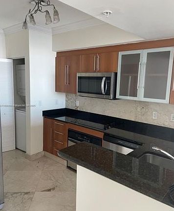 3rd image of 325 Biscayne Blvd #3526