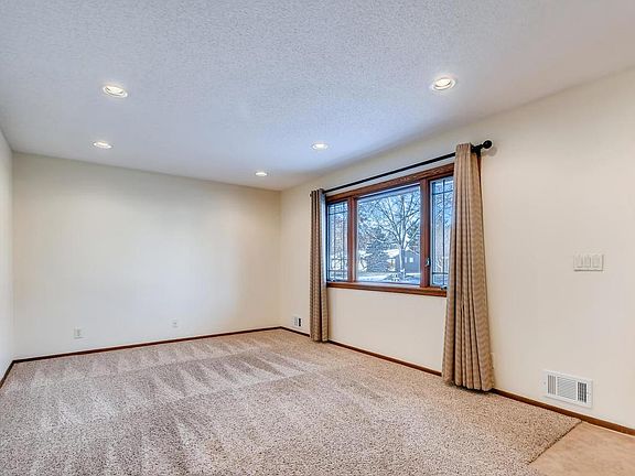 4th image of 13024 Valley Forge Ln N