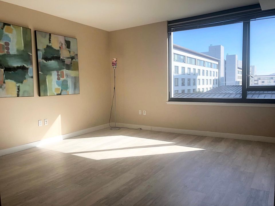 1st image of 250 King St Unit 642