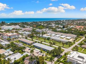 468 12th Ave S, Naples, FL