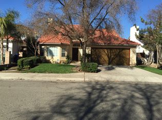 985 Robinson Ave, Clovis, CA 93612