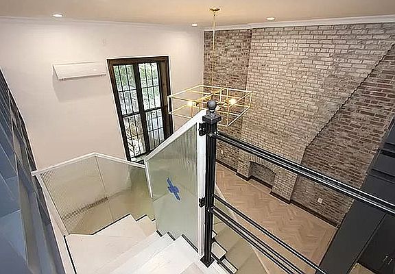 4th image of 121 E 37th St APT 2B