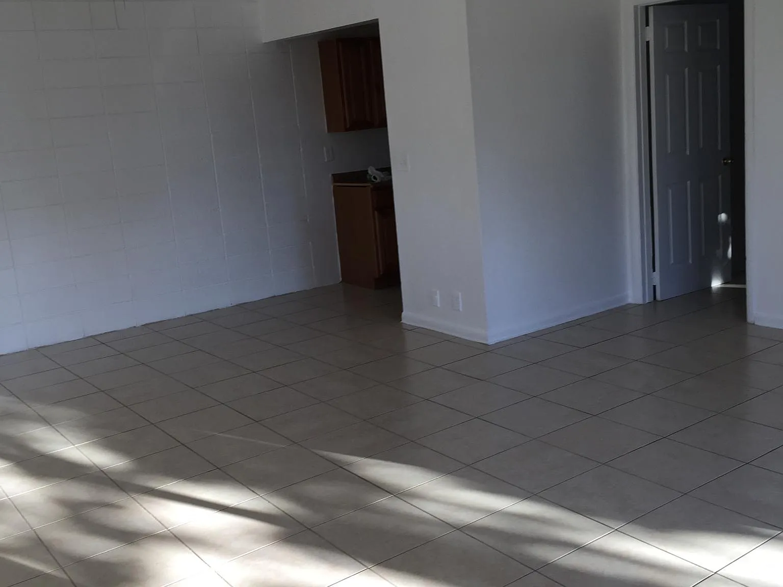 733 Cypress Dr — Photo 4