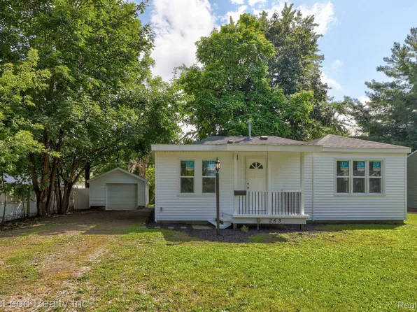 263 W Congress St, Caro, MI 48723