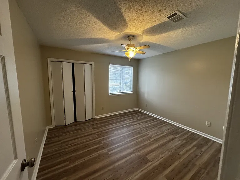 910 Brett Dr #17 — Photo 6