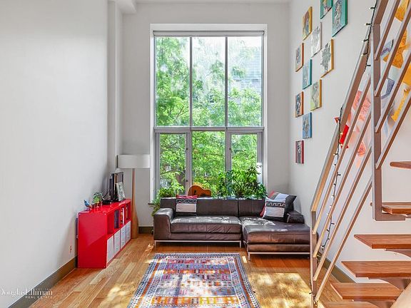 3rd image of 160 Manhattan Ave APT 2B