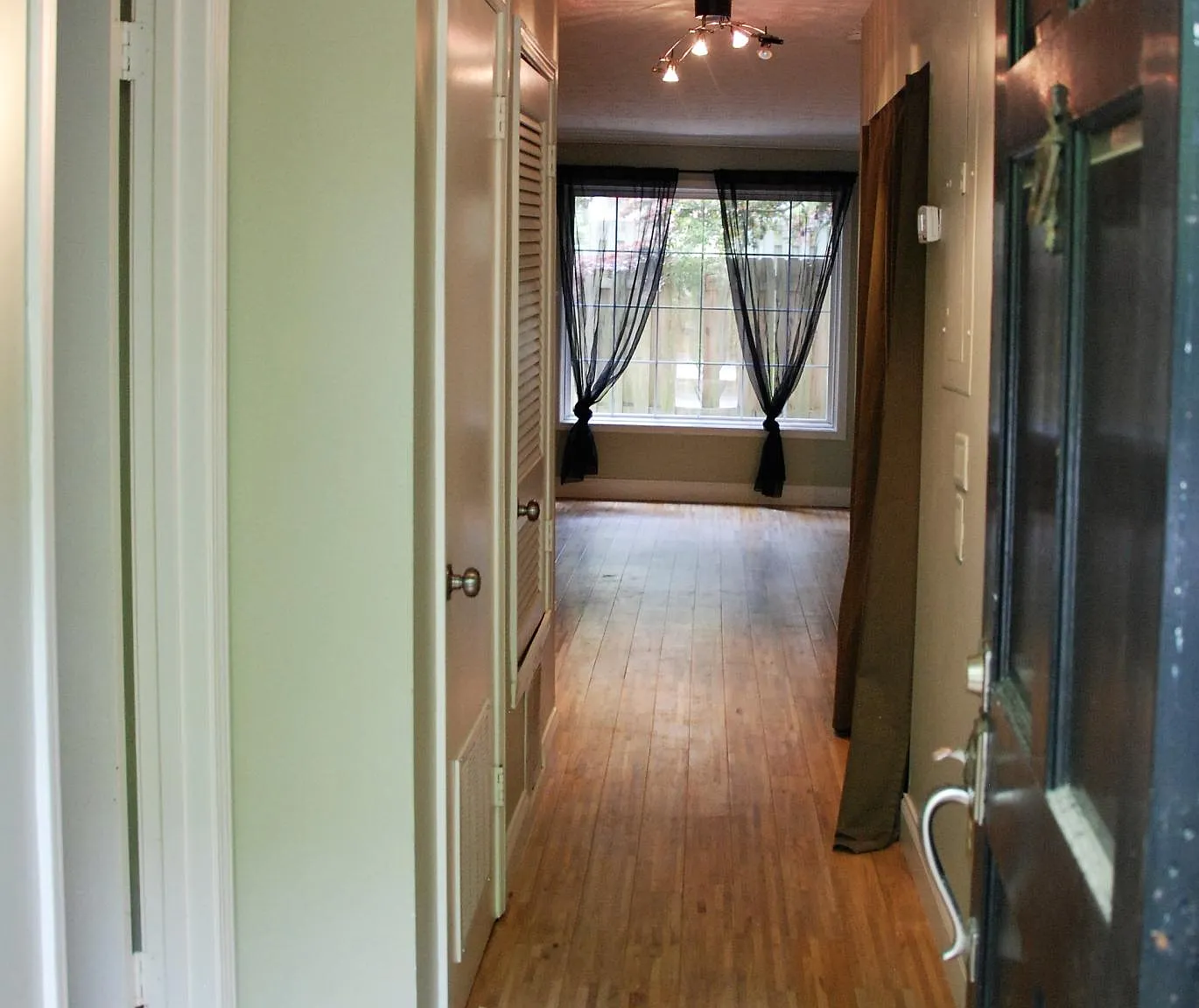 2 bed, 2.5 bath, 1572 sqft, $2,575 — Photo 1