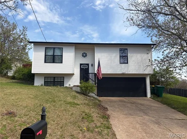 1819 Chippendale Ln, Imperial, MO 63052