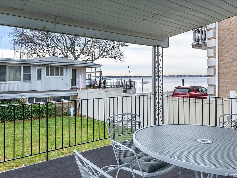 10 Pell Pl — Photo 22