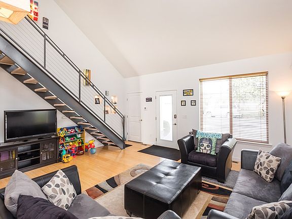 5th image of 642 SE Magnoni Dr
