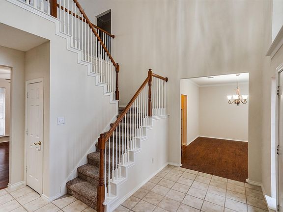 3rd image of 2412 Frosted Green Ln