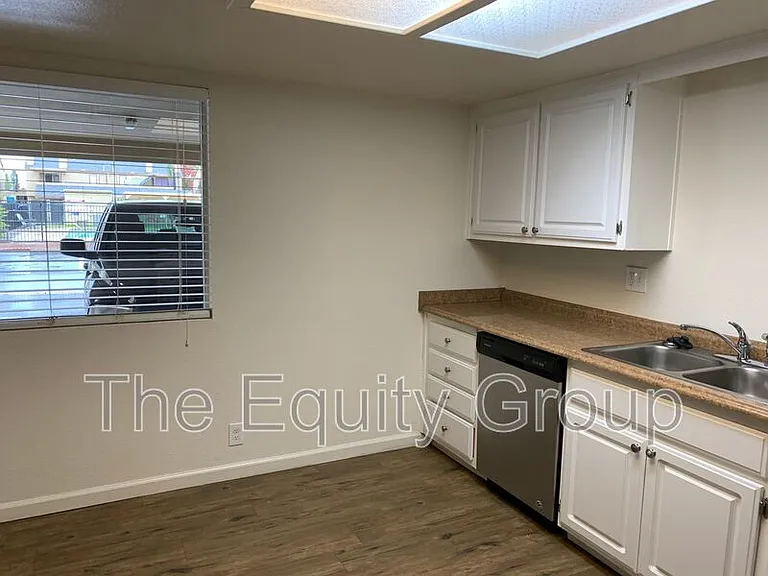 3912 W Meadow Ave — Photo 10
