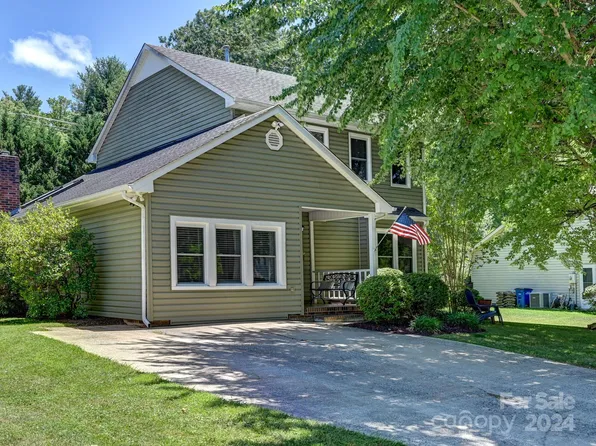 4 Marlwood Ct, Asheville, NC 28804