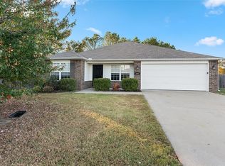 280 Honor Ct, Bethel Heights, AR 72764