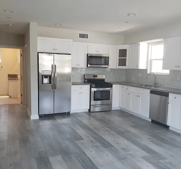 4114 Oakwood Ave #4114 — Photo 1