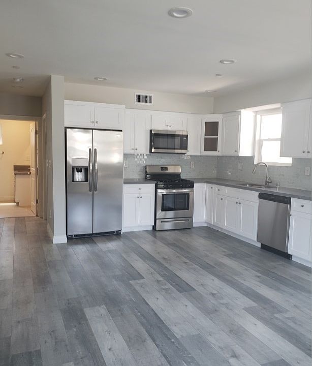 1st image of 4114 Oakwood Ave #4114
