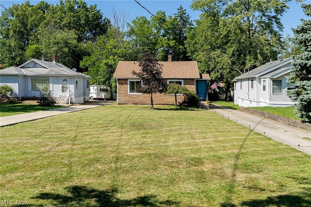 2118 Grantwood Dr, Parma, OH 44134 Zillow