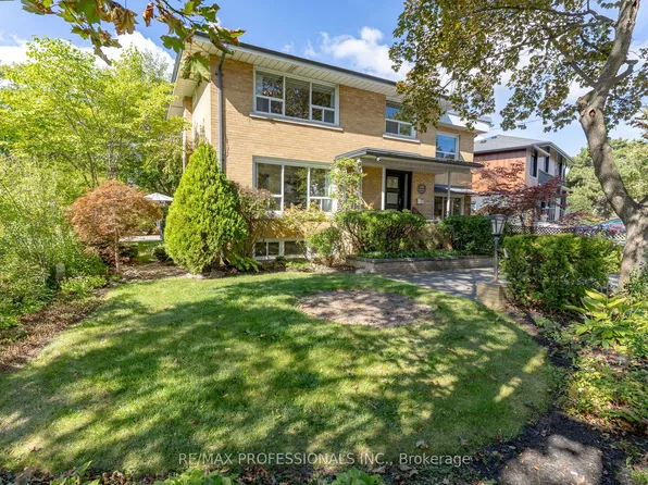 60 Fernalroy Blvd, Toronto, ON M8Z 3W3