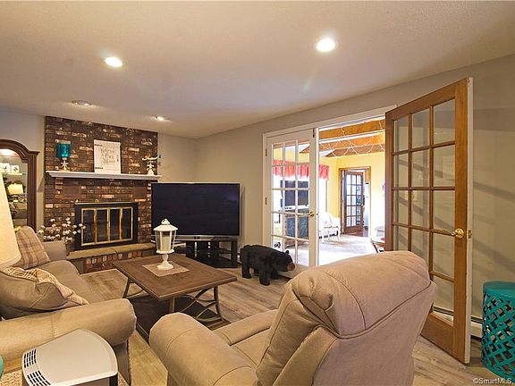 3rd image of 21 Murielle Dr