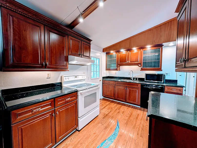 26745 Freeport Ave — Photo 7