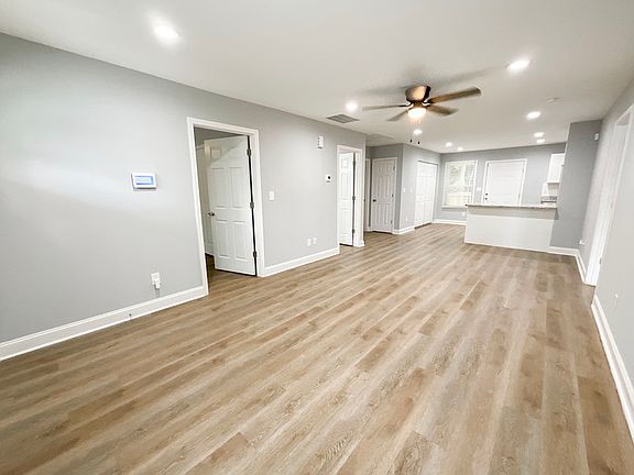 3rd image of 415 S Green St