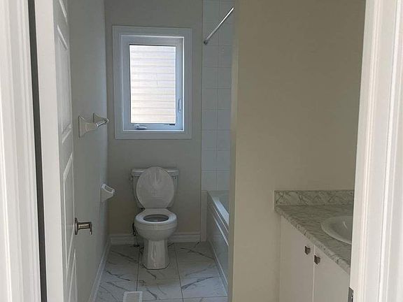 5th image of 386 Blackburn Dr