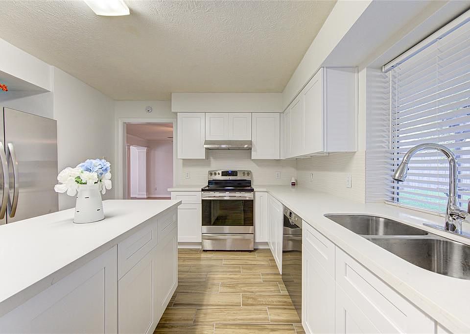 1st image of 1411 Village Garden Dr