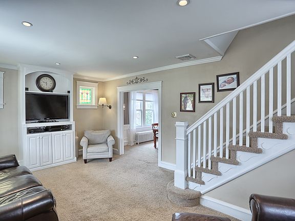 4th image of 209 Elmwood Ave