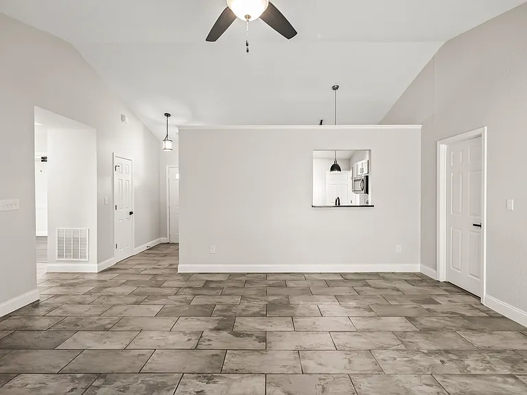 438 E Pine Ridge Dr — Photo 6