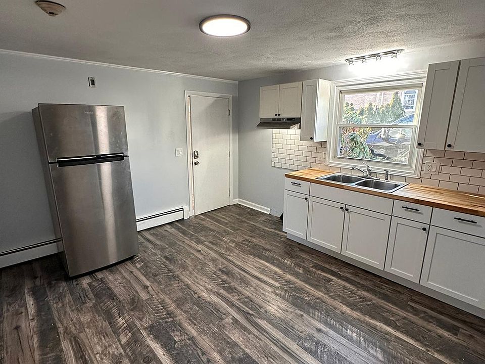 1st image of 1960 Smith St #4