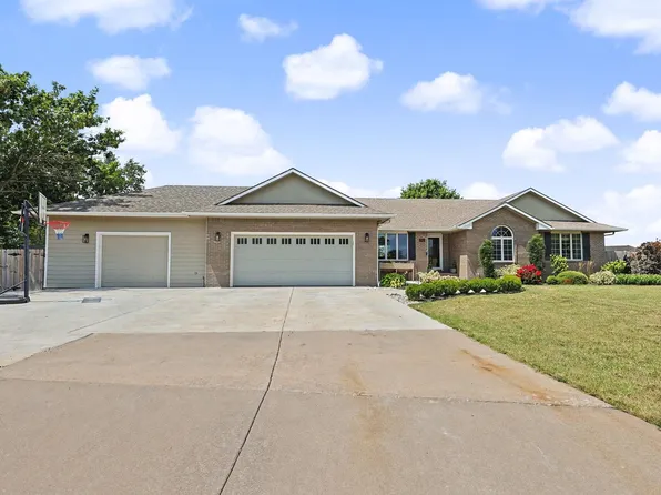 525 Stone Creek Dr, Newton, KS 67114