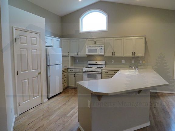4th image of 17118 89th Avenue Ct E