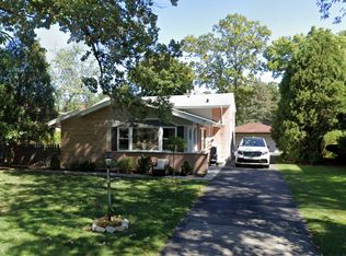 1237 Heatherfield Ln, Glenview, IL 60025