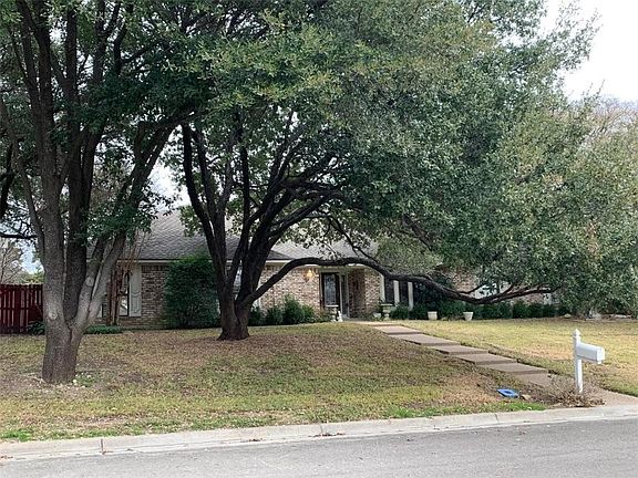 2nd image of 305 Glenview Cir