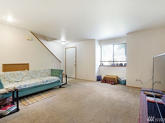 5th image of 9909 9911 148th St Ct E