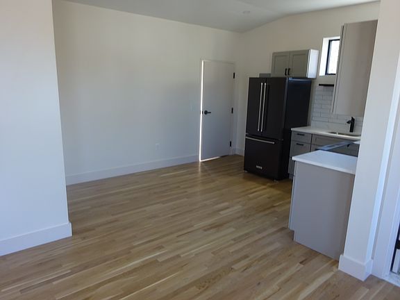 3rd image of 701 Main St #3