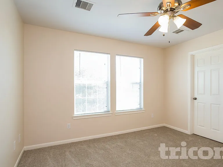 11403 Carla St — Photo 7