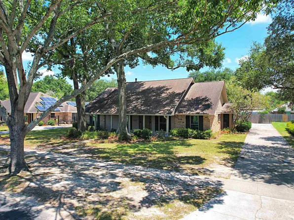 6015 Tennyson Dr, Baton Rouge, LA 70817