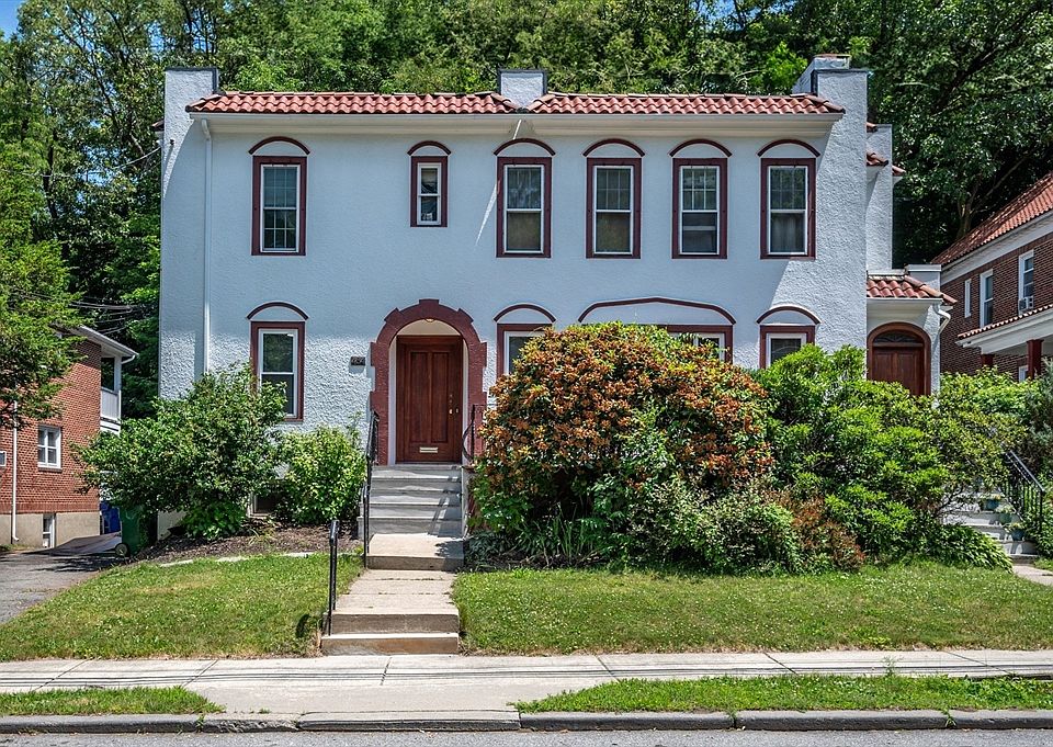 1st image of 454 Lowell Ave #454