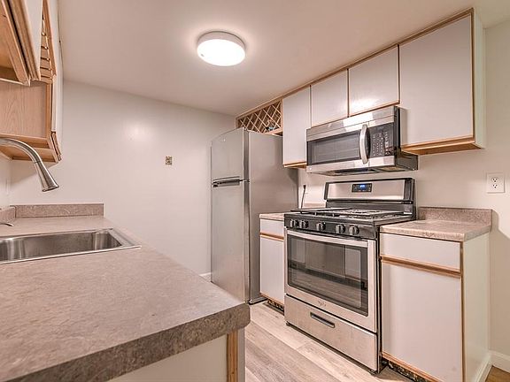 5th image of 1141 Hartford Ave #3B