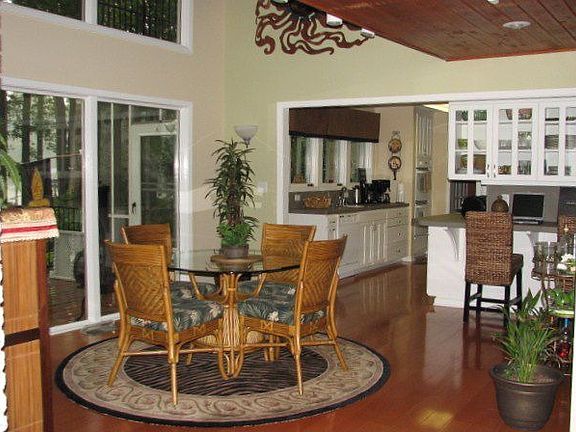 Breakfast/Kitchen area