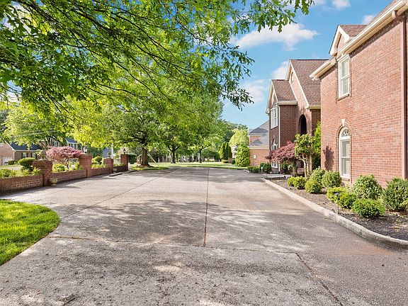 2nd image of 216 Woodlake Dr