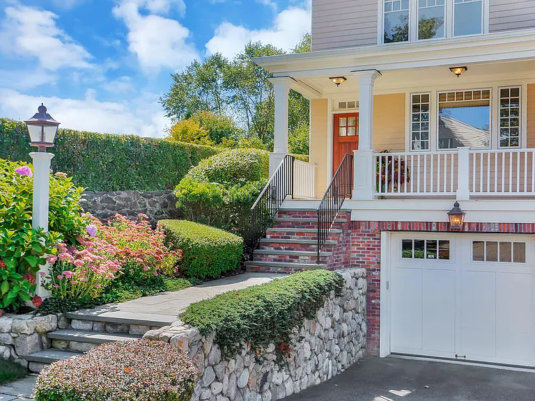 32 Reynolds Pl #A — Photo 2