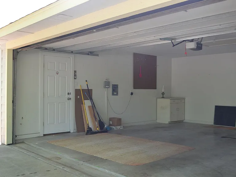 709 Roberts St — Photo 17