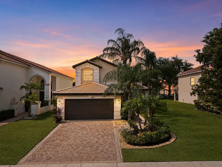 8895 Chestnut Ridge Way — Photo 1