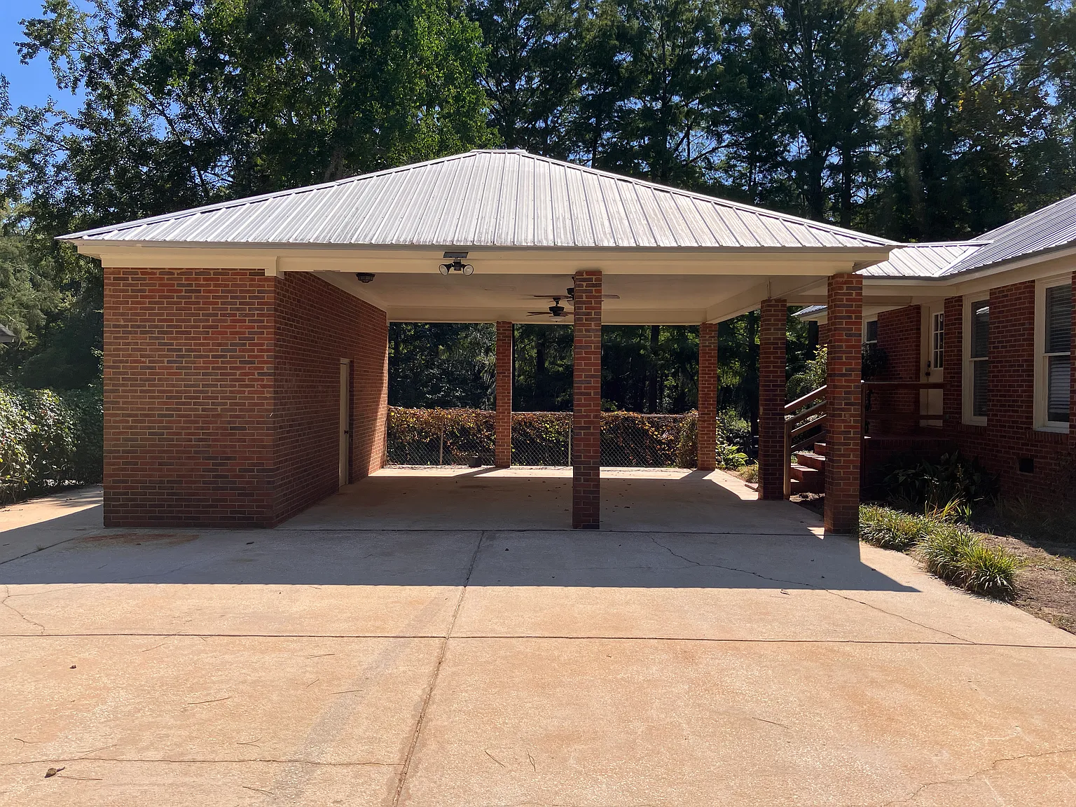 3 bed, 2.5 bath, 2062 sqft, $2,450 — Photo 3