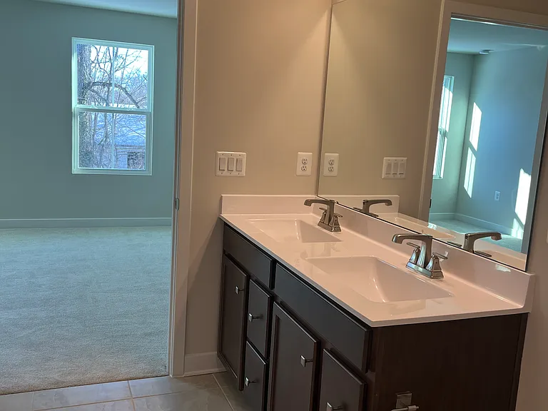 4085 Mayfield Rd — Photo 6