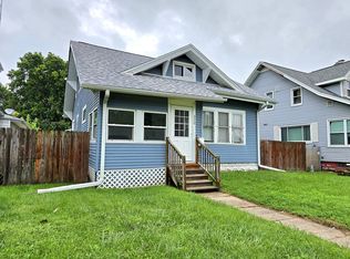 270 18th Pl, Clinton, IA 52732