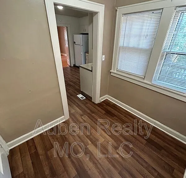 5446 Charlotte St #1F — Photo 13