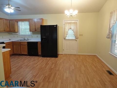 5th image of 290 Jefferson Dr